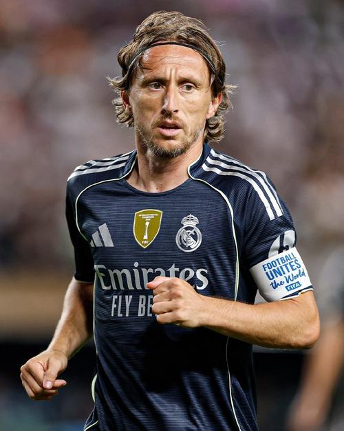 逆天操作！前西汉姆球员社媒炫耀贩毒，被判入狱三年