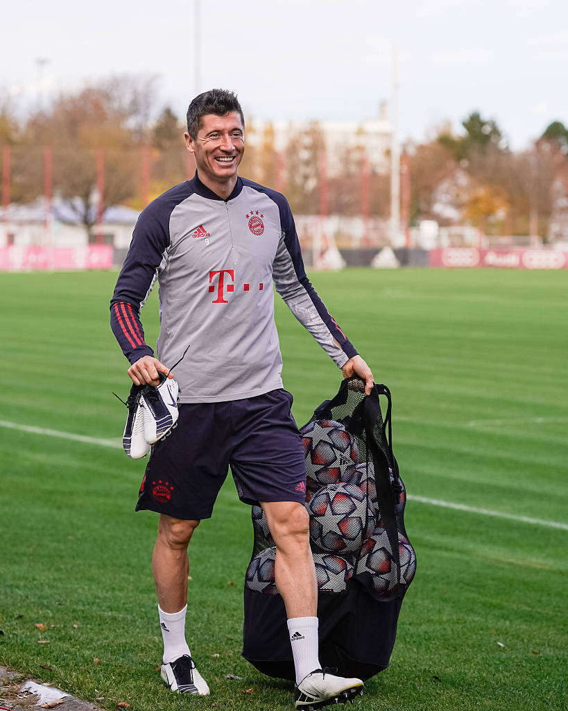 时光荏苒三十二载，感恩你我风雨相伴。同心逐梦共赴...